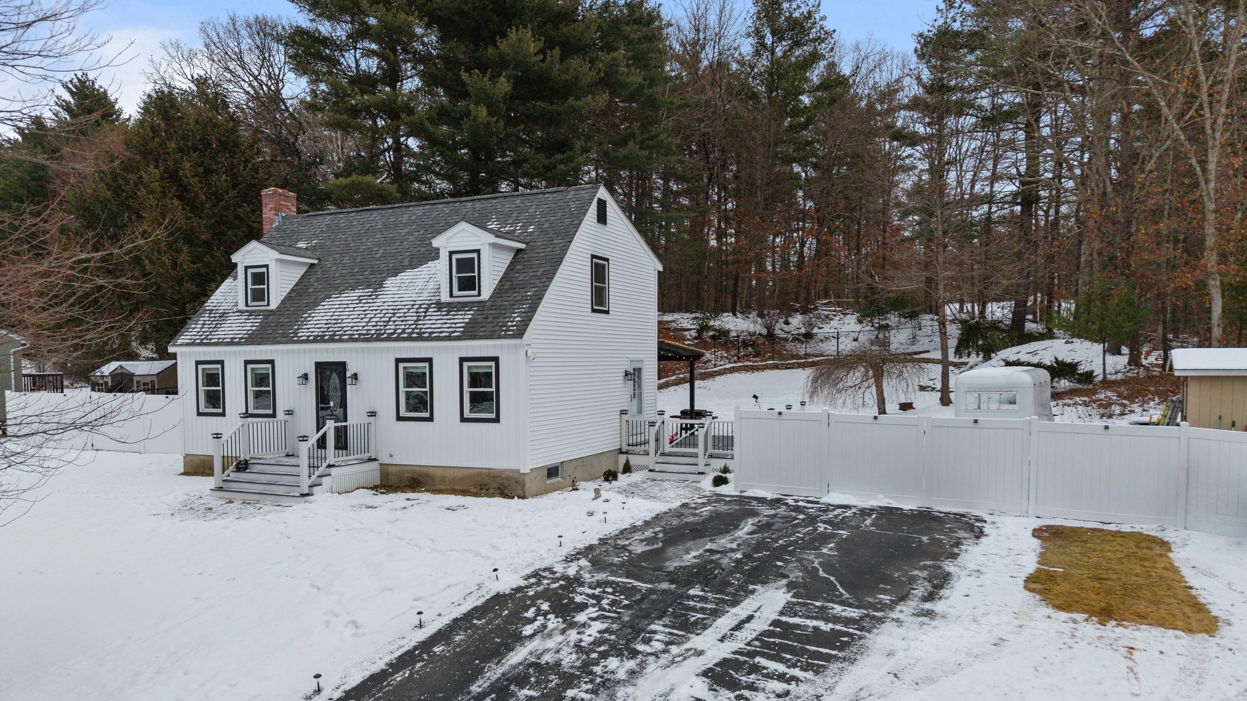 19 Pioneer Dr, Nashua, NH 03062 - Image 1