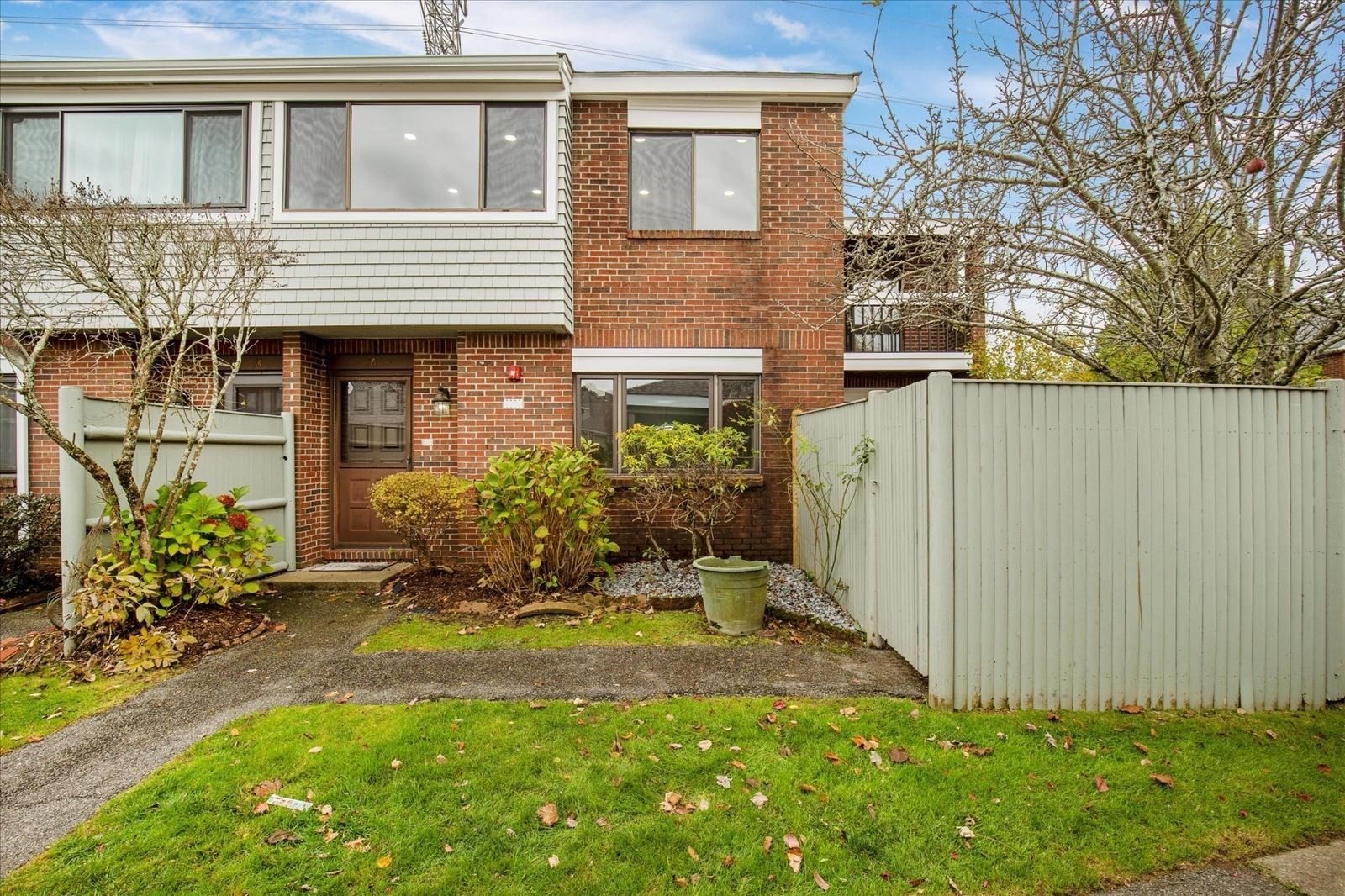 76 Rosewood Dr Unit 76, Stoughton, MA 02072