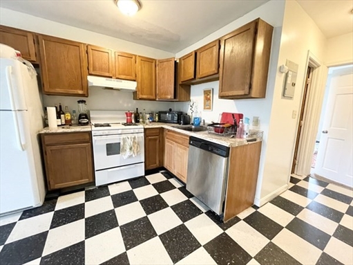 96 Hammond Street, Apt 4