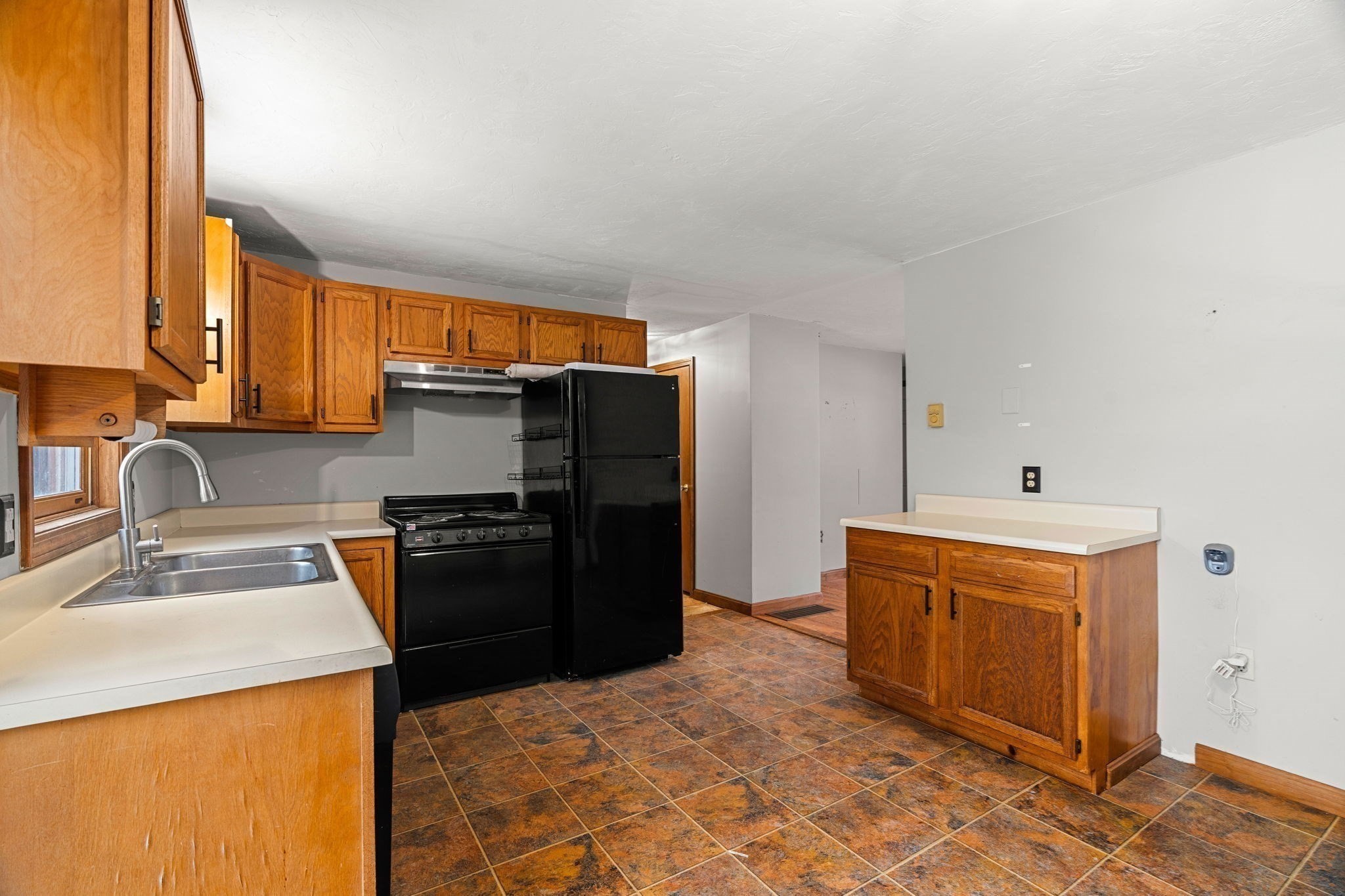 37 Highland St, Auburn, MA 01501 - Image 4