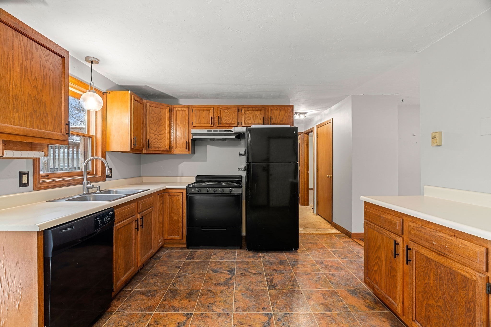 37 Highland St, Auburn, MA 01501 - Image 5
