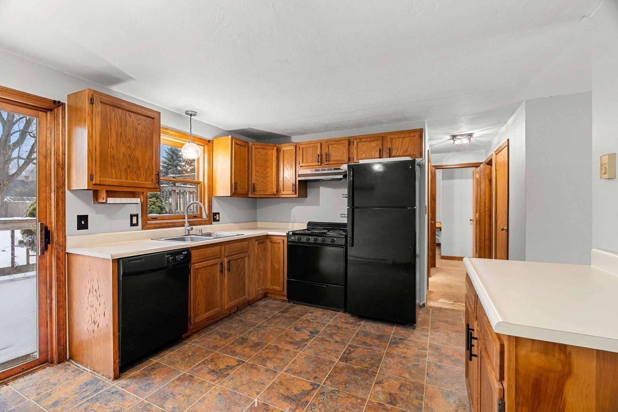 37 Highland St, Auburn, MA 01501 - Image 6