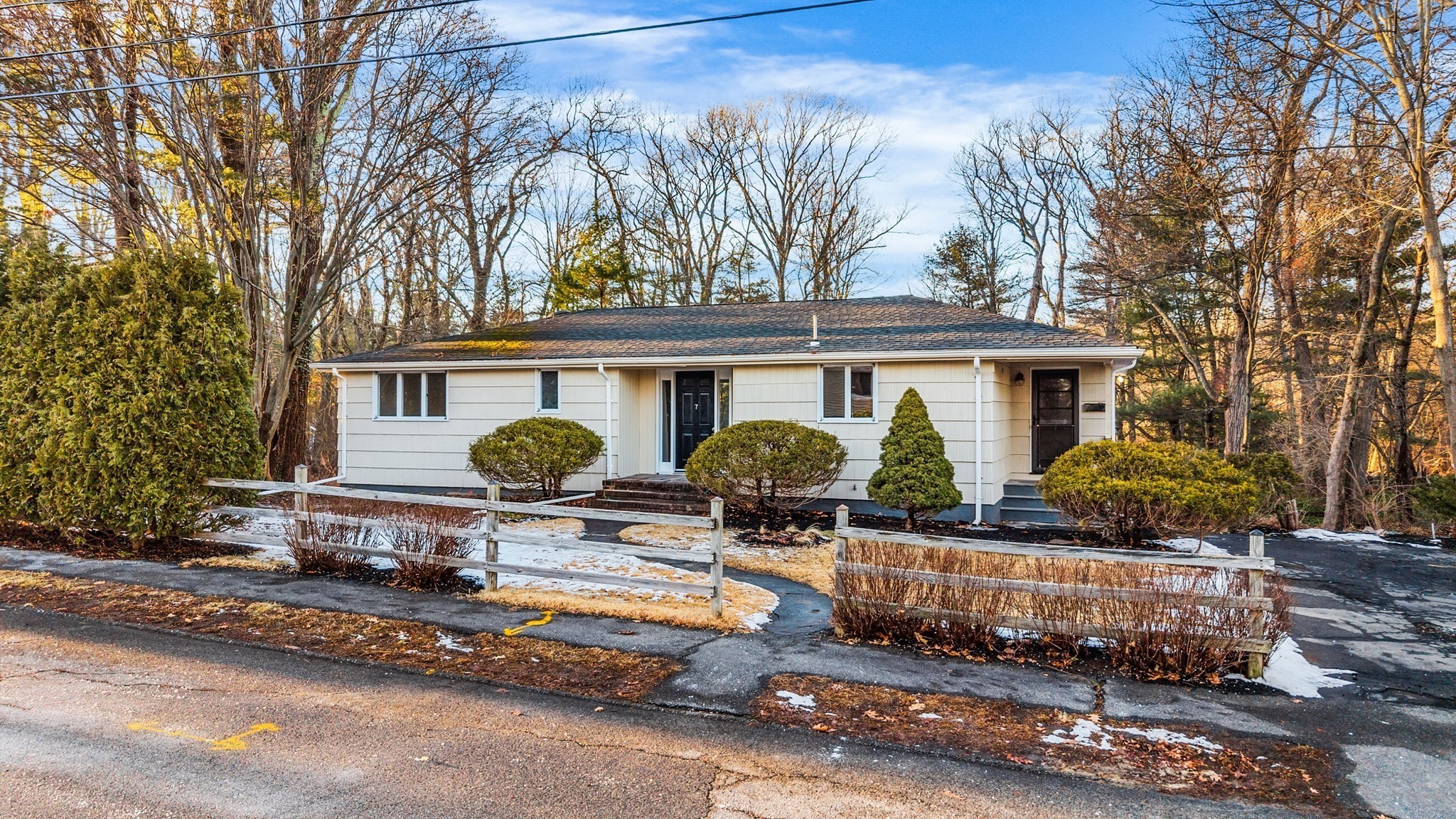 7 Pinewood Rd, Peabody, MA 01960