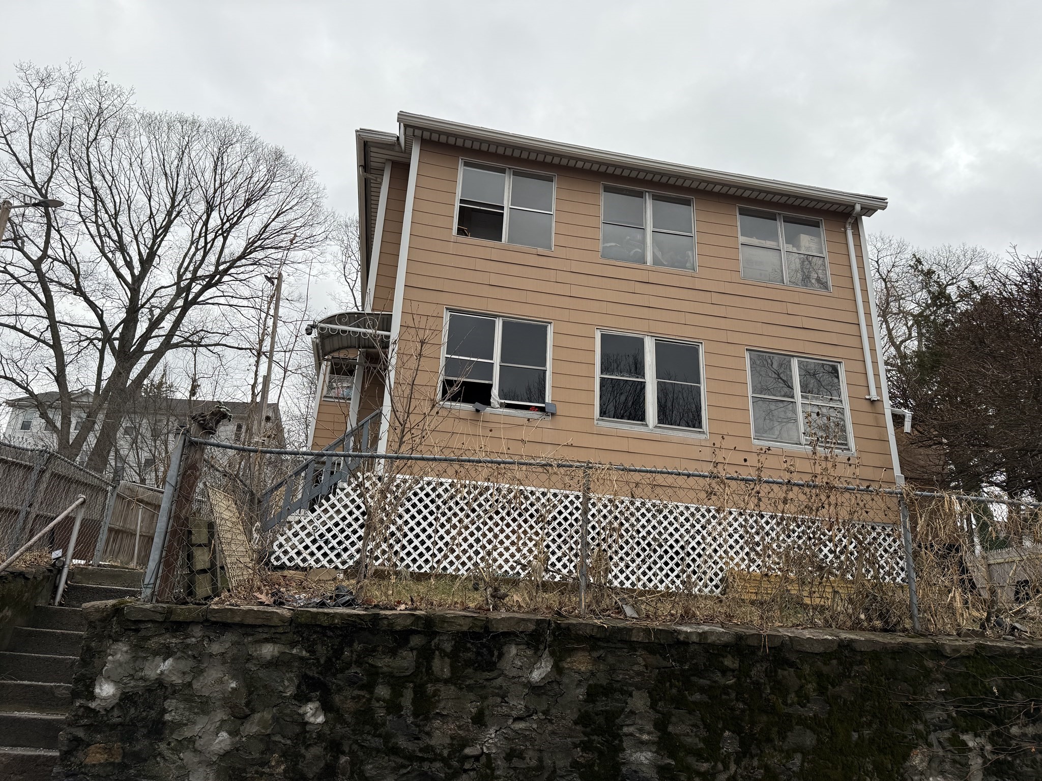 4 Maxwell Ct, Worcester, MA 01607