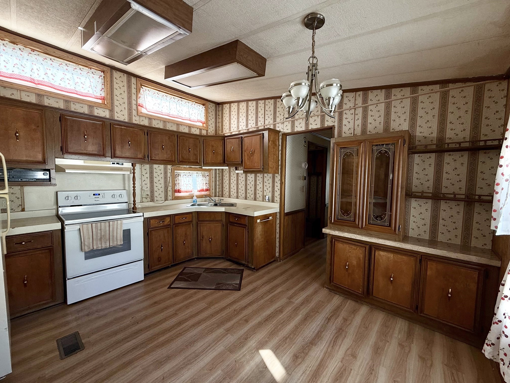 15 Nelligan Dr, Chicopee, MA 01020 - Image 3