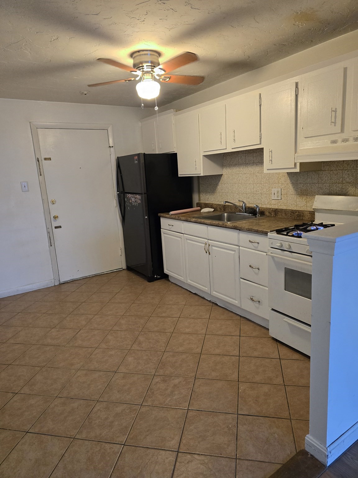 270 E Haverhill St Unit 12, Lawrence, MA 01841