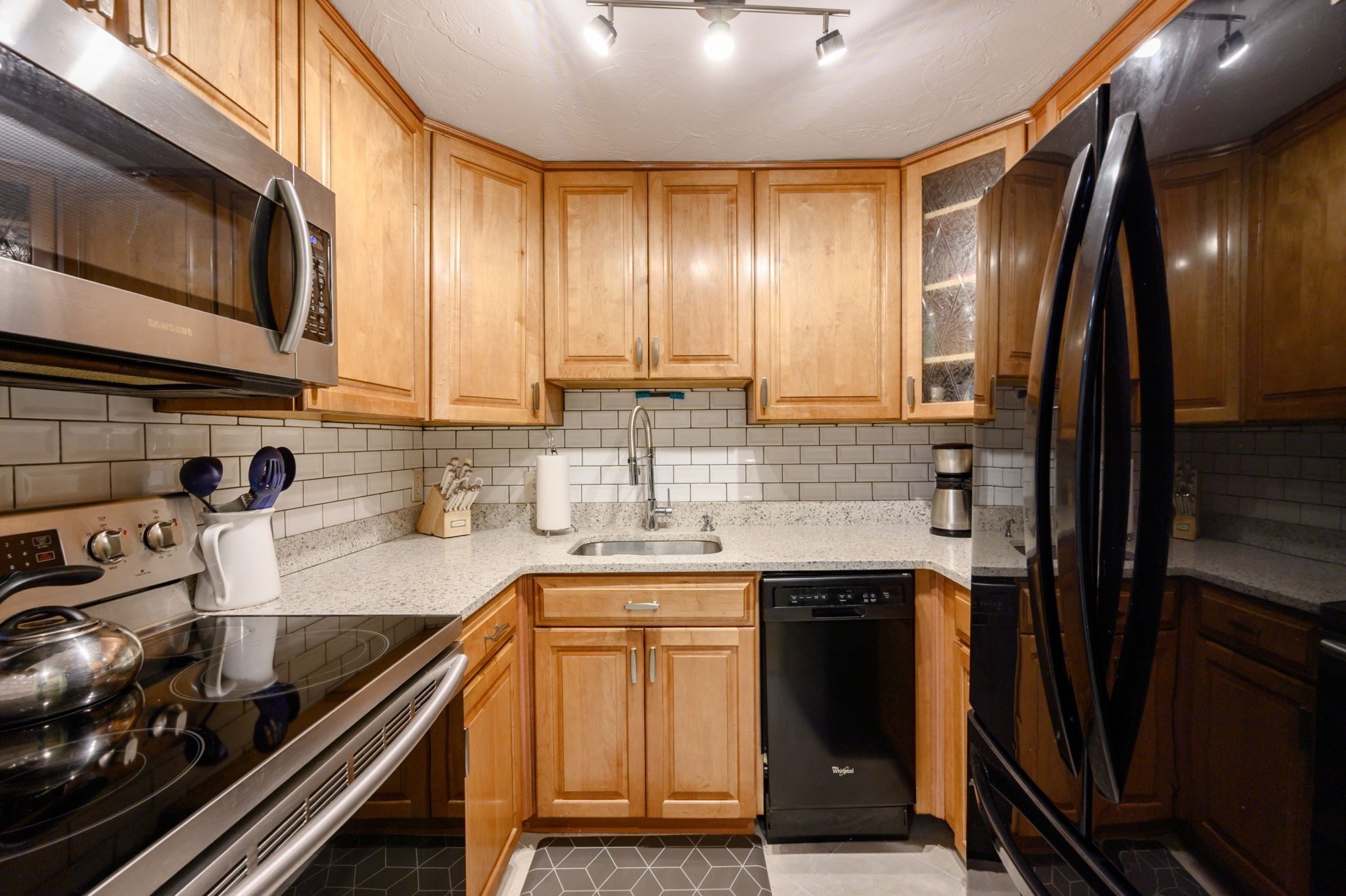 53 Will Dr Unit 143, Canton, MA 02021