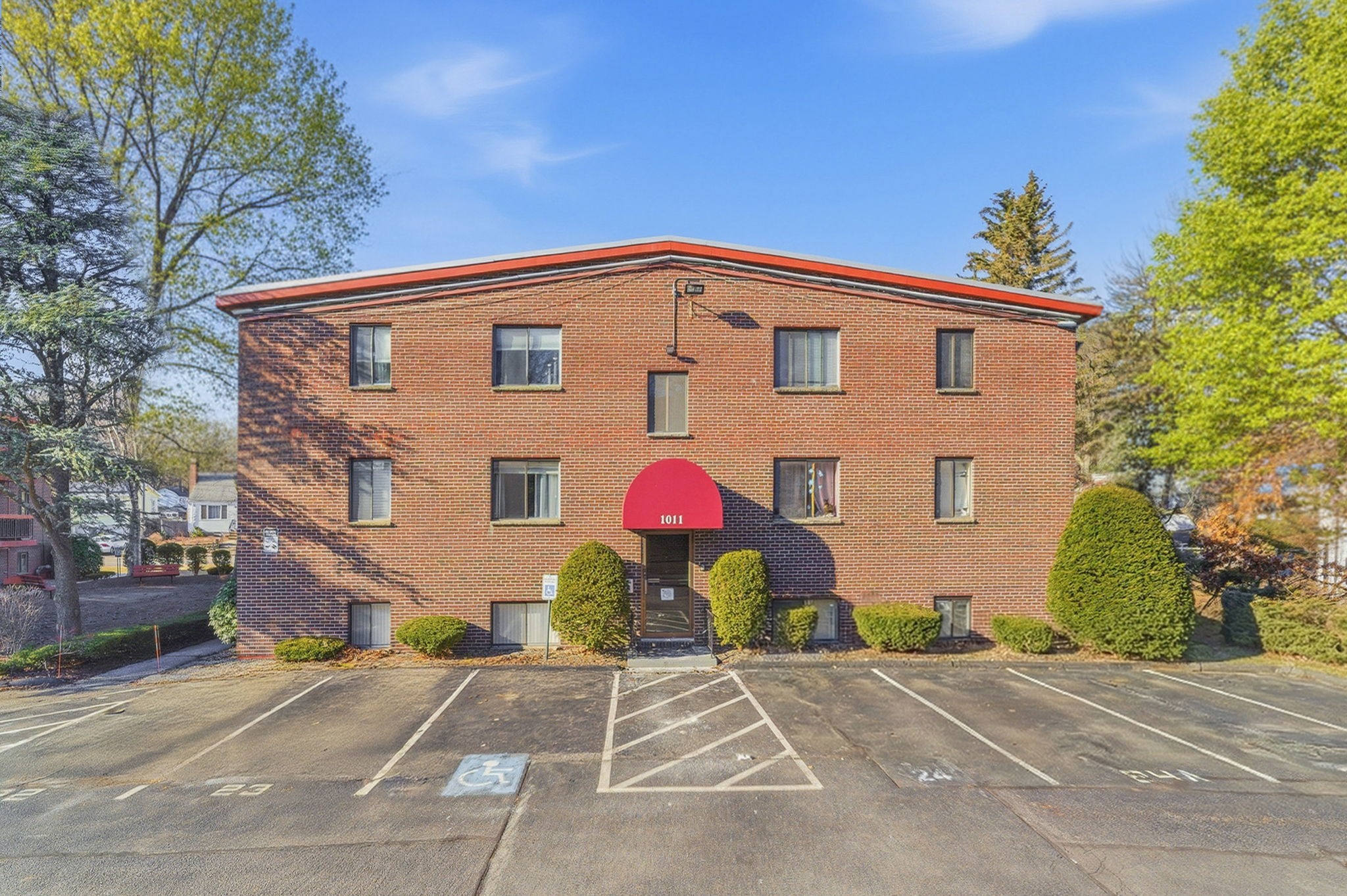 1011 Main St Unit 5, Woburn, MA 01801