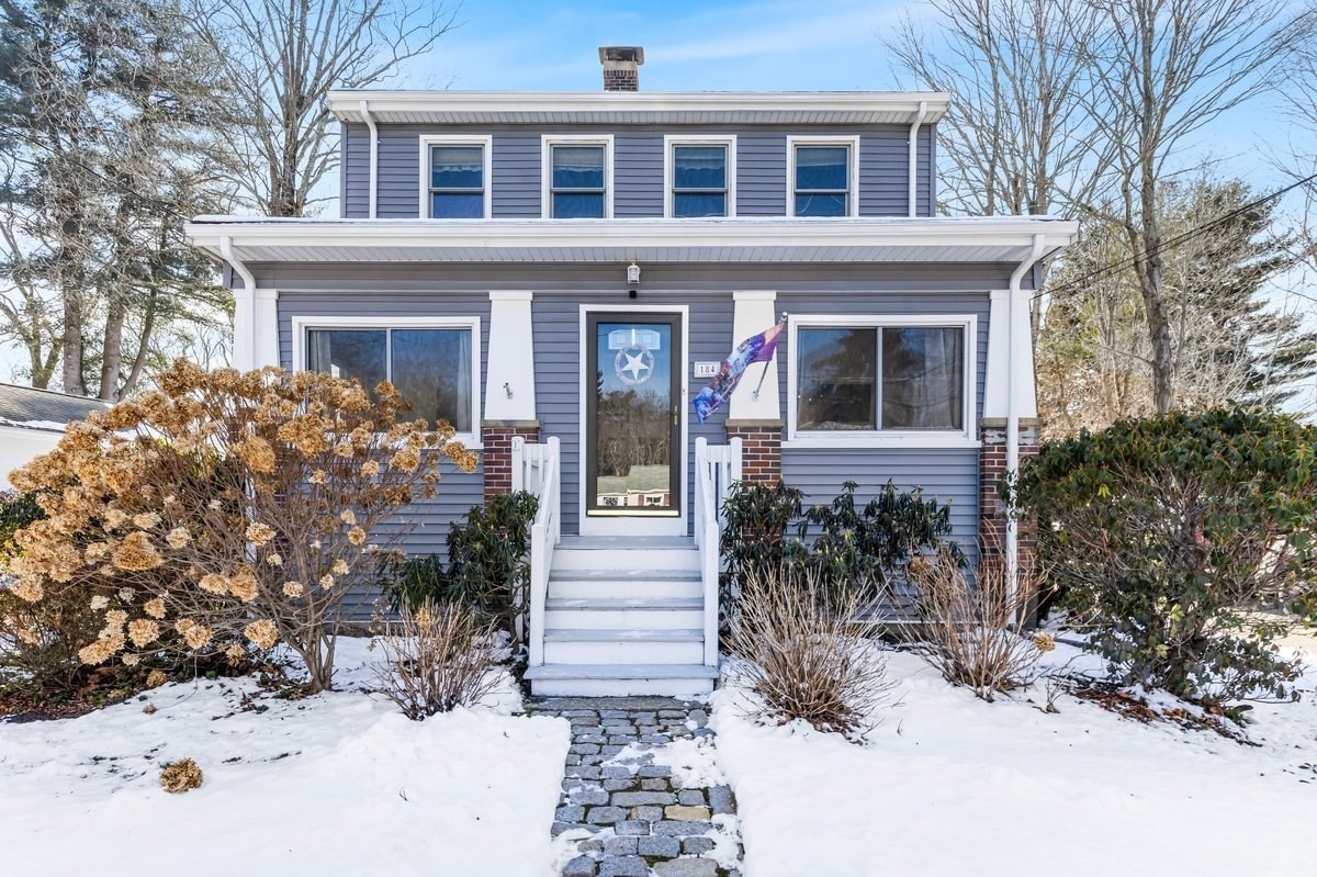184 Belcher St, Holbrook, MA 02343