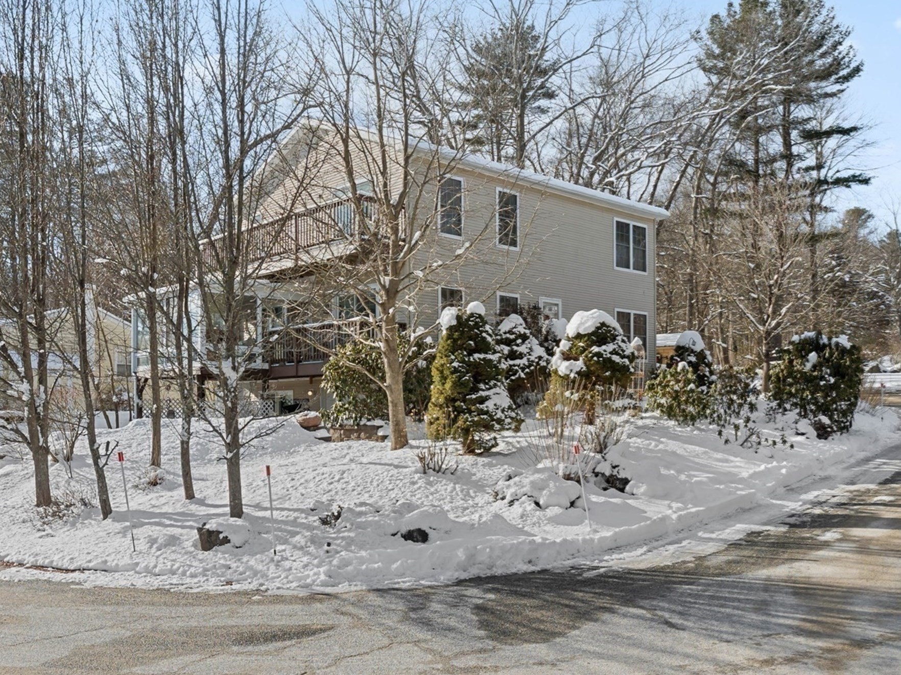 5 Glen Echo Shore Rd, Charlton, MA 01507