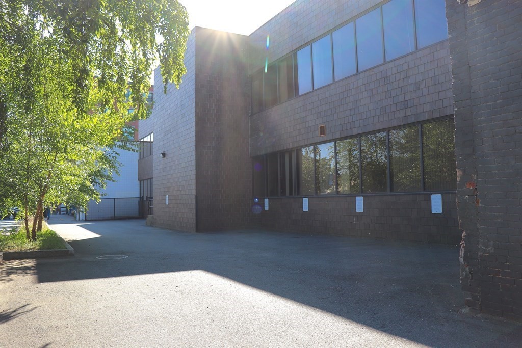 499 Essex Street Unit Lower #1, Lawrence, MA 01840 - Image 12