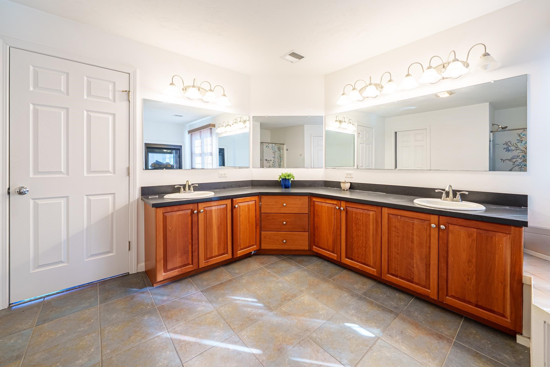 300 Crownshield Avenue, Uxbridge, MA 01569 - Image 17