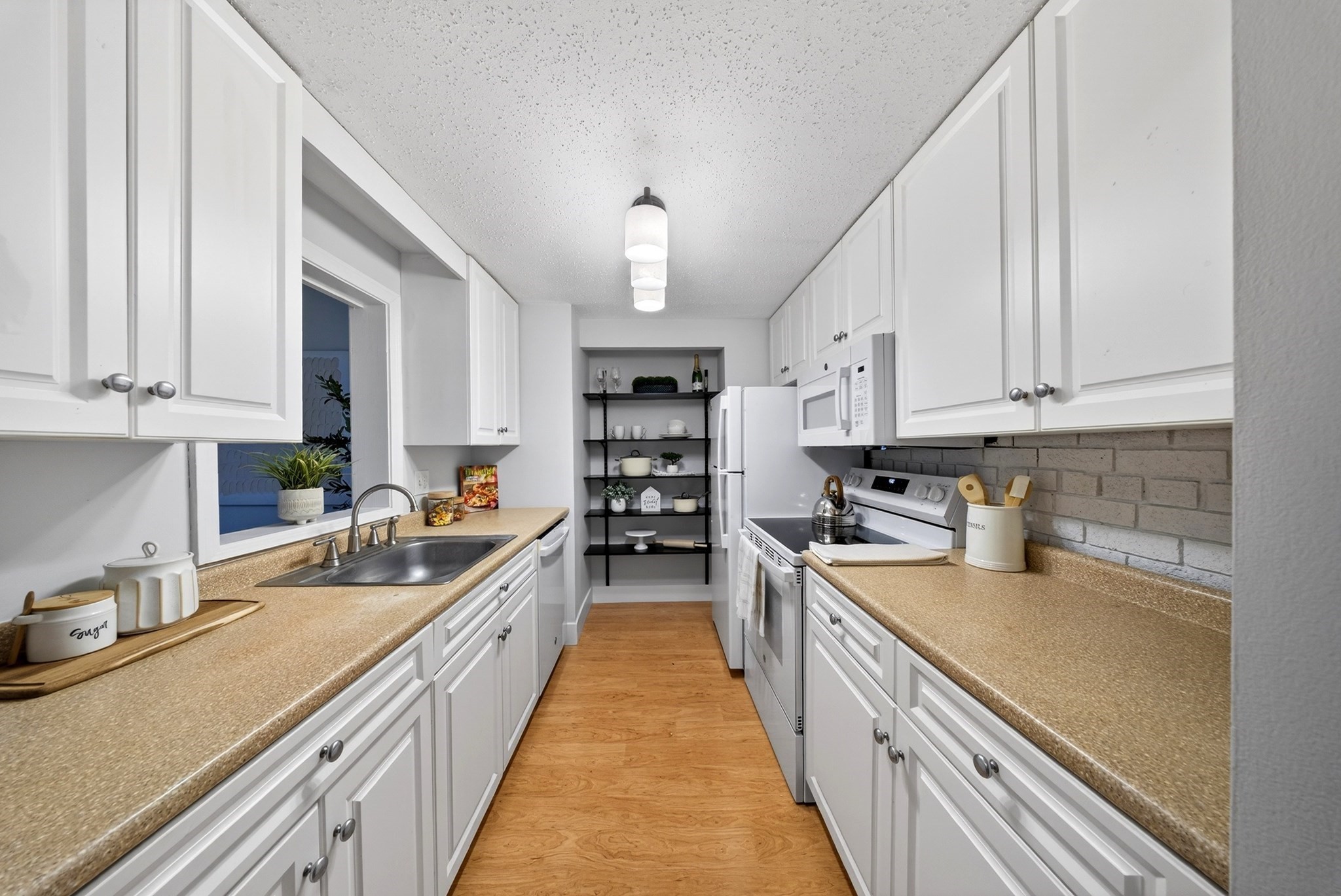 55 Greentree Ln Unit 47, Weymouth, MA 02190 - Image 2