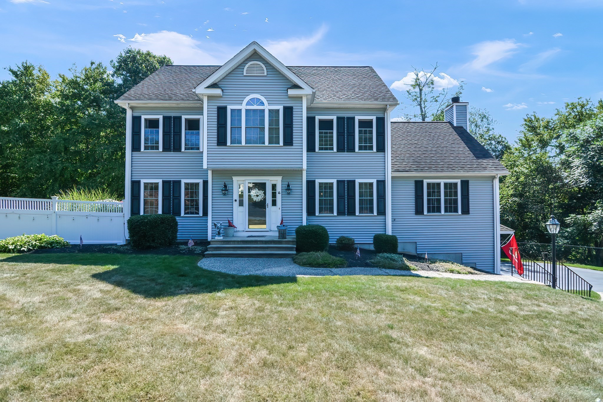 16 Heron Ln, Hopedale, MA 01747