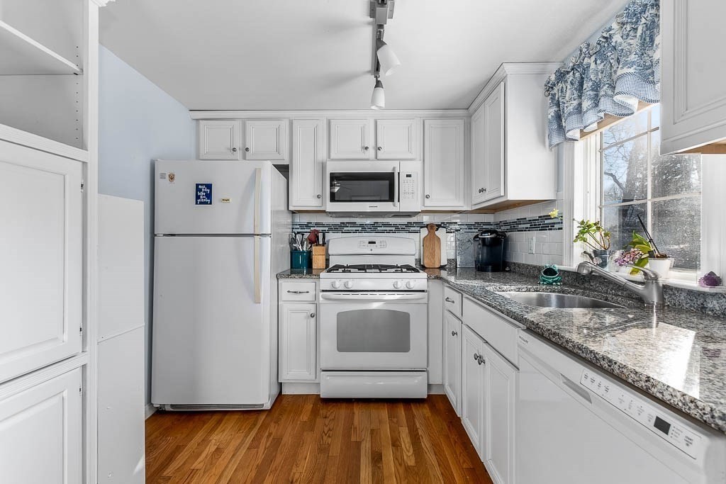 21 Spinning Brook Rd, Yarmouth, MA 02664 - Image 11