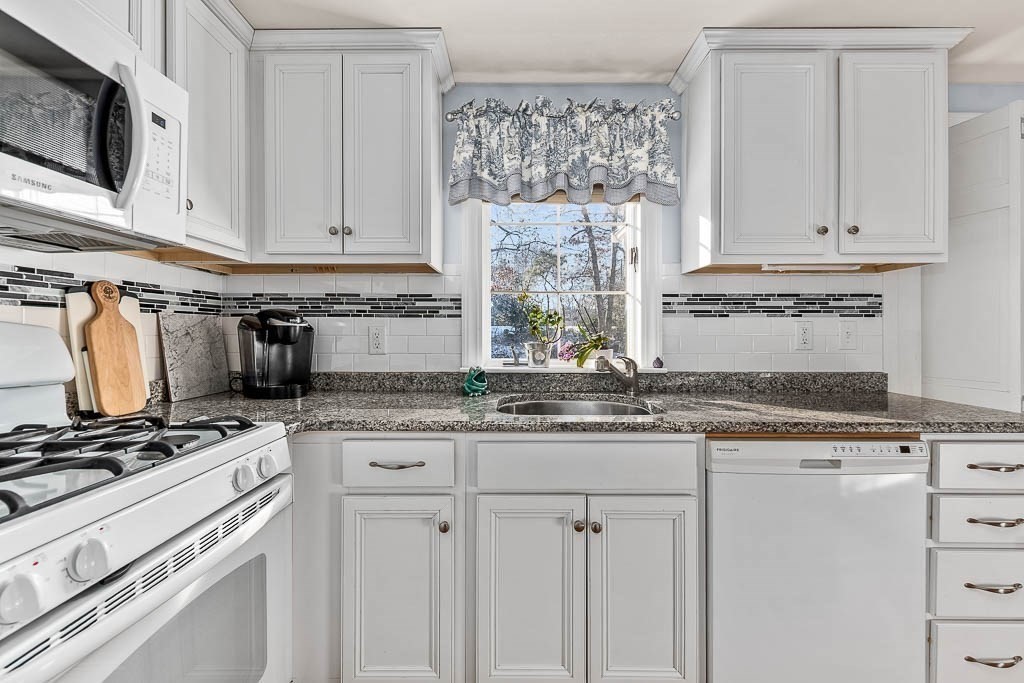 21 Spinning Brook Rd, Yarmouth, MA 02664 - Image 12