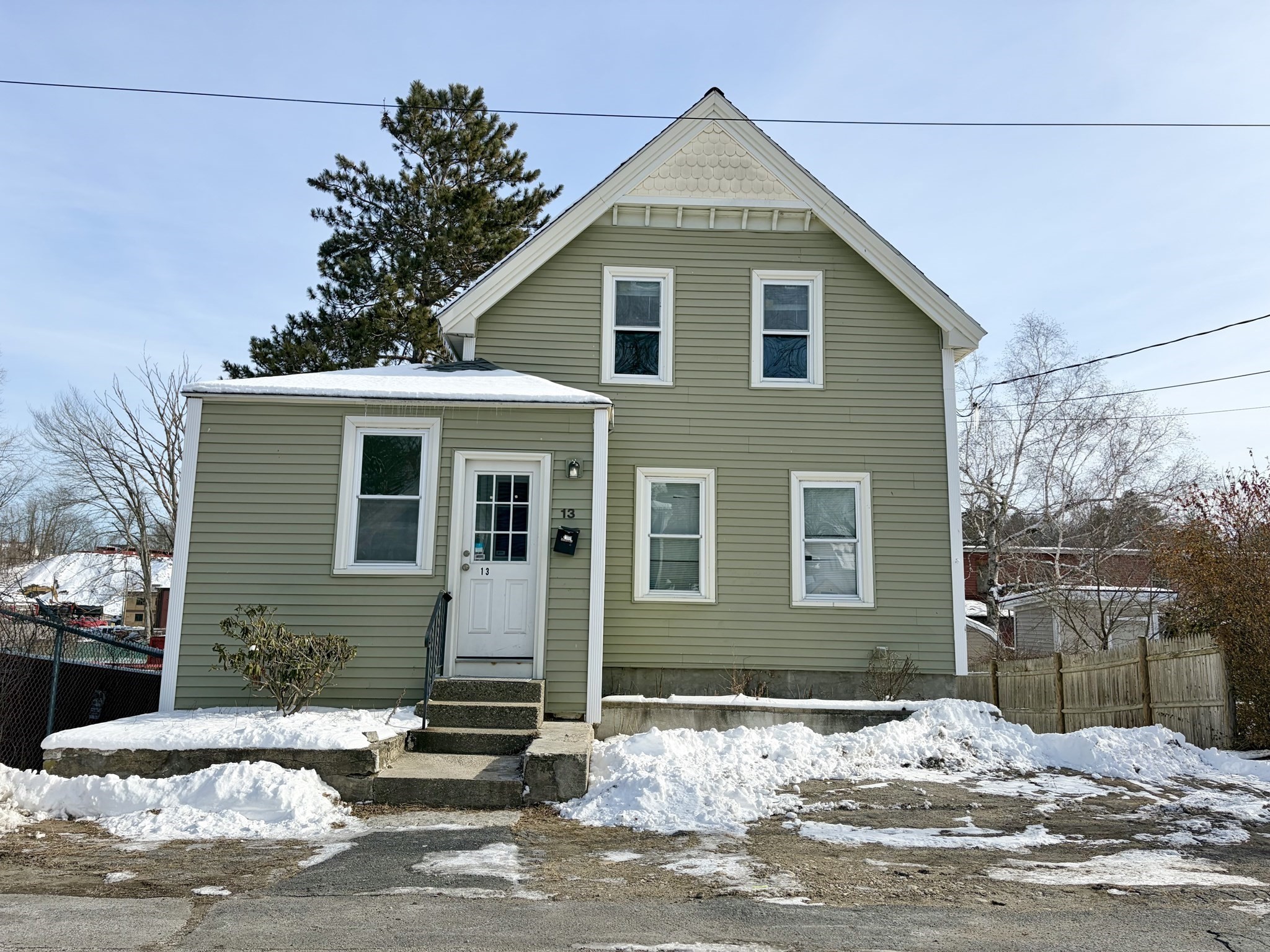 13 Jerry St, Fitchburg, MA 01420