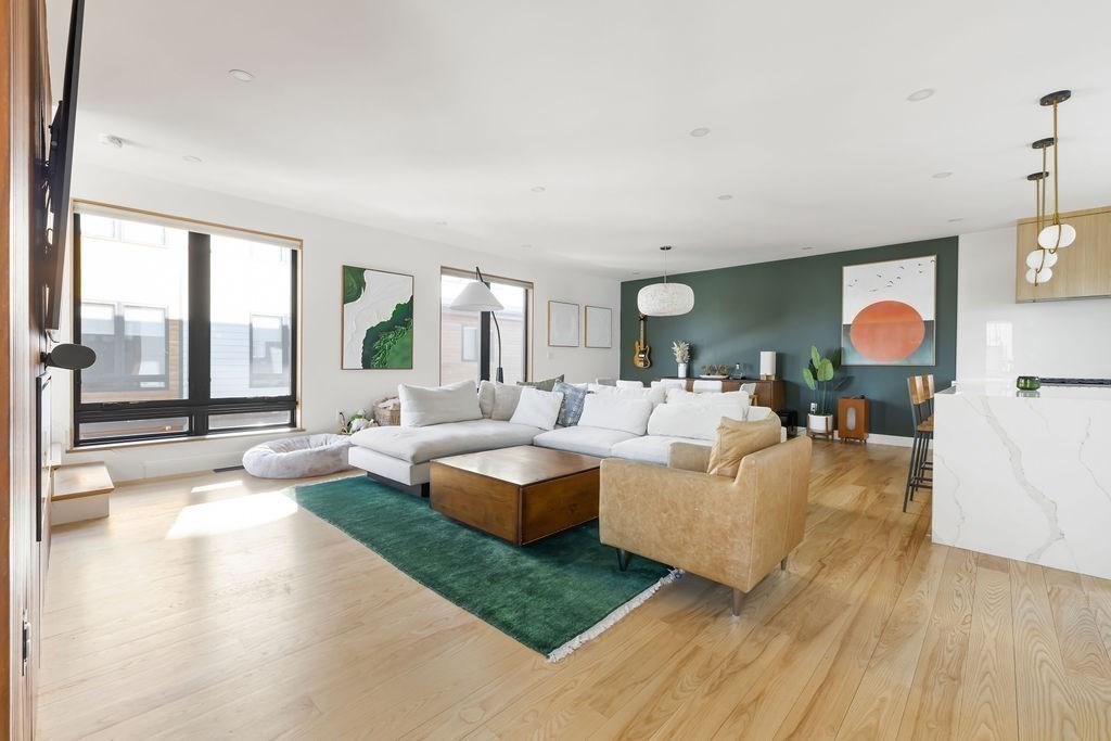 31 Hall St Unit 2, Waltham, MA 02453