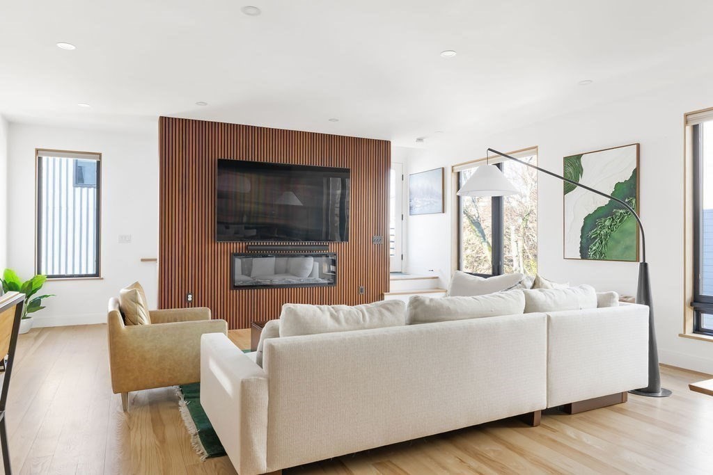 31 Hall St Unit 2, Waltham, MA 02453 - Image 2