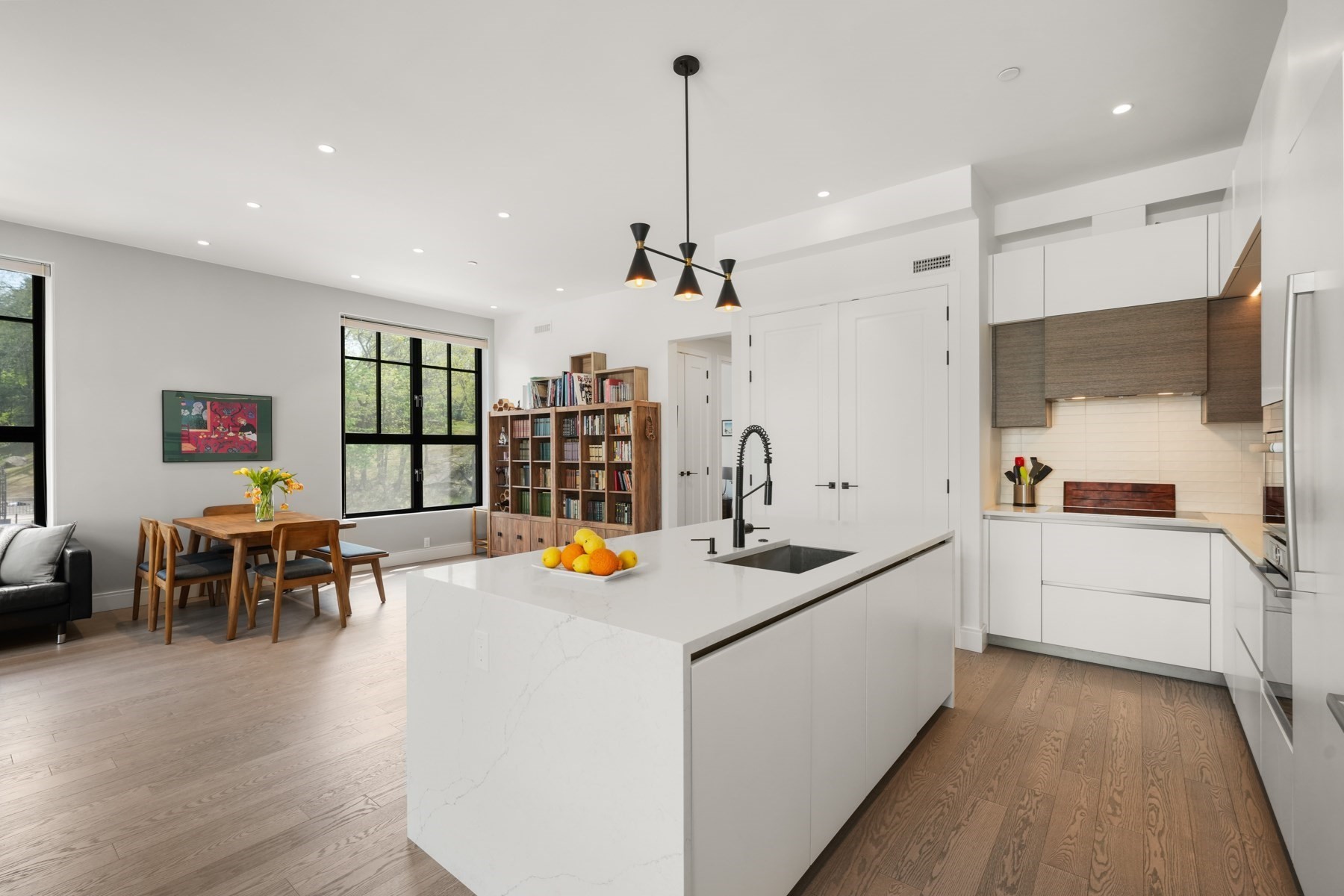 8 Leverett St Unit 3, Brookline, MA 02445