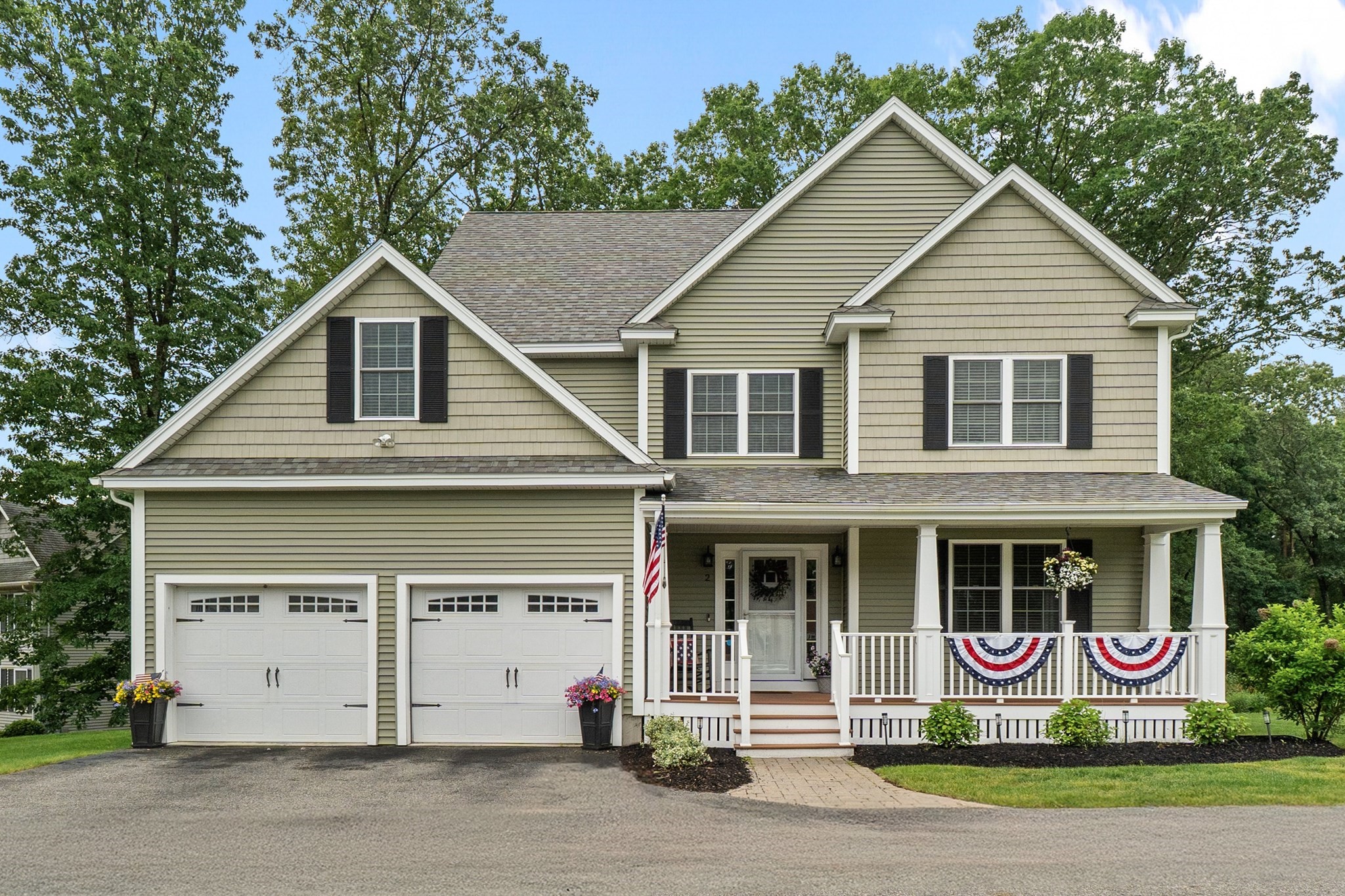 2 Sugden Ln, Chelmsford, MA 01863