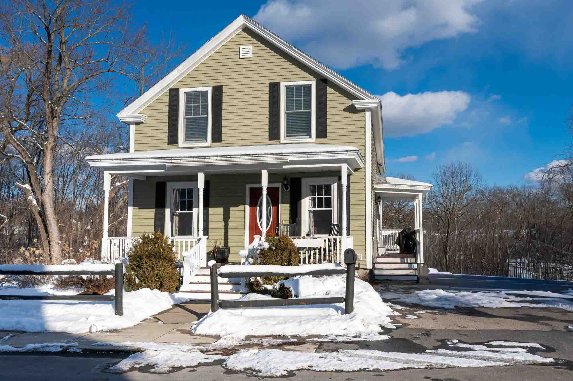 40 Arlington Ave, Dracut, MA 01826