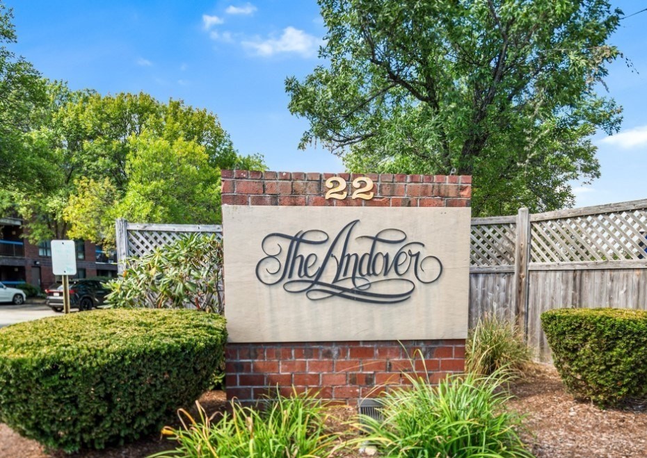 22 Railroad St Unit 407, Andover, MA 01810