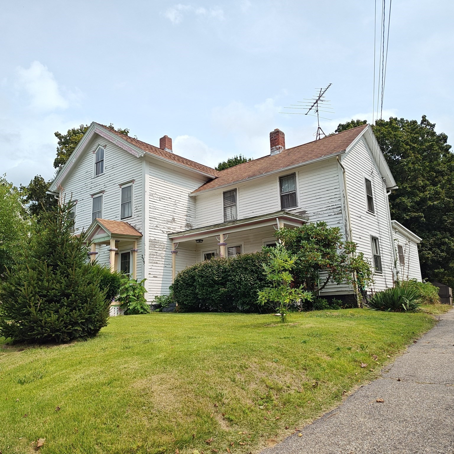 233 Maple St, Warren, MA 01083