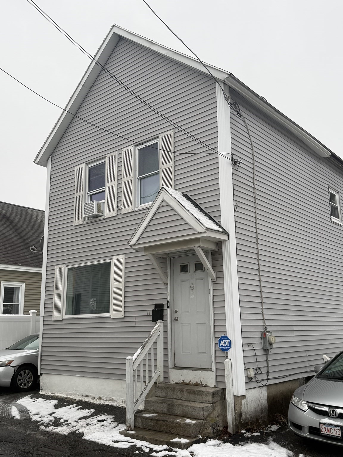 11 Cottage St, Lowell, MA 01852