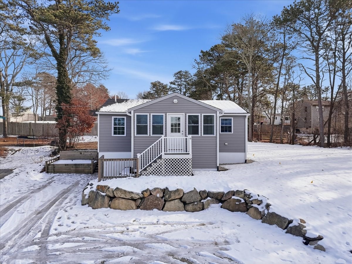 9 Blissful Ln, Wareham, MA 02538