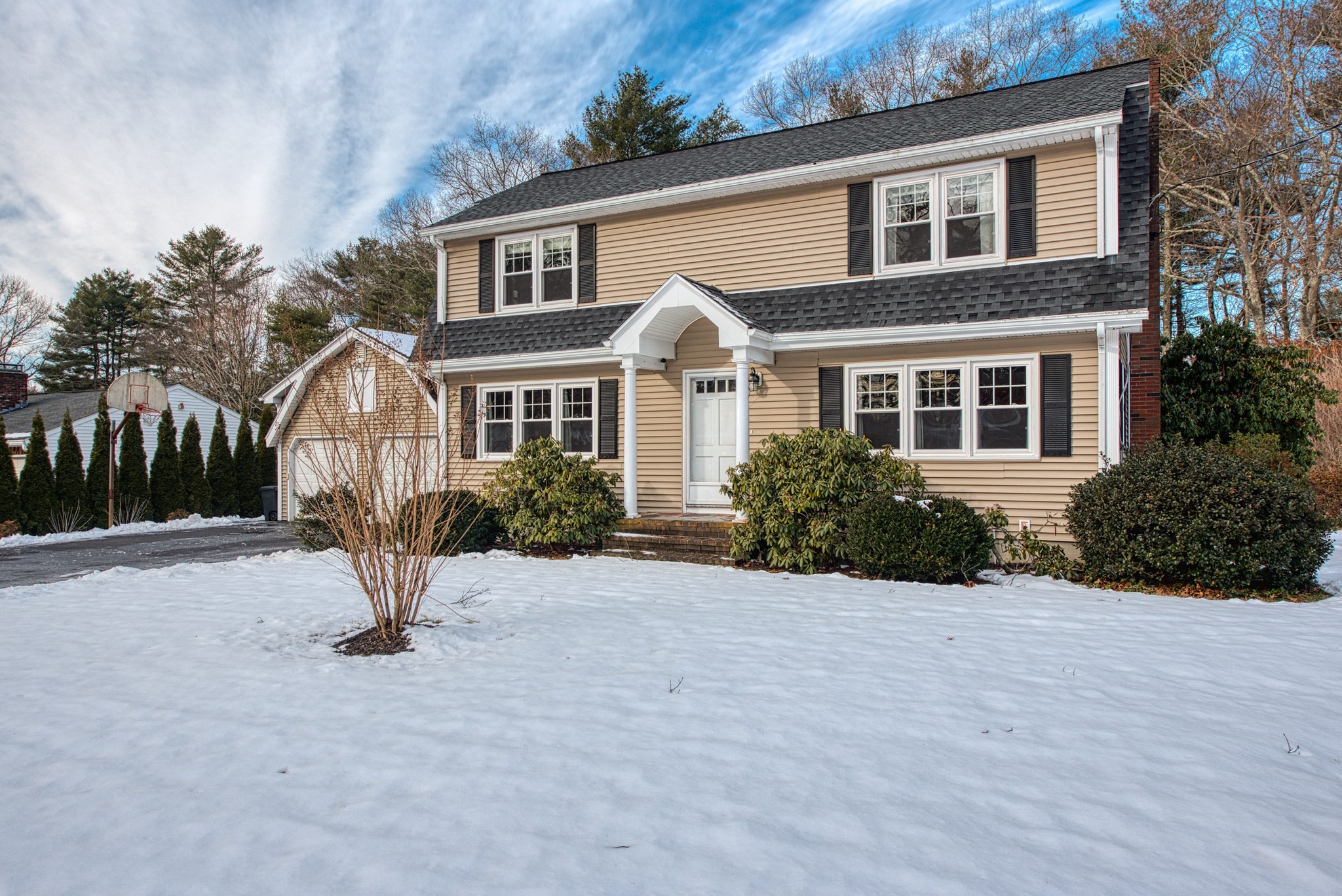 27 Pinecrest Dr, Taunton, MA 02780