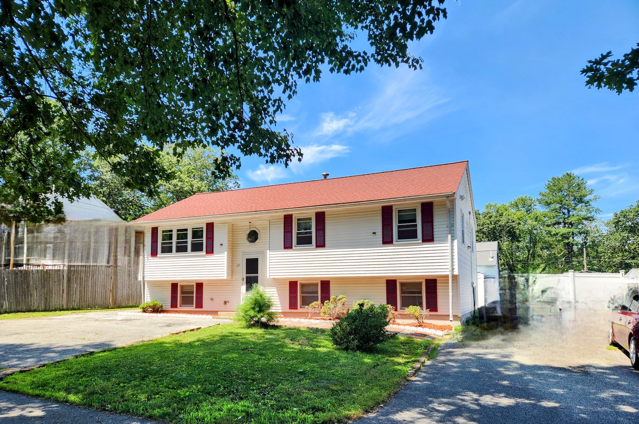 22 Osceola Ln, Billerica, MA 01821