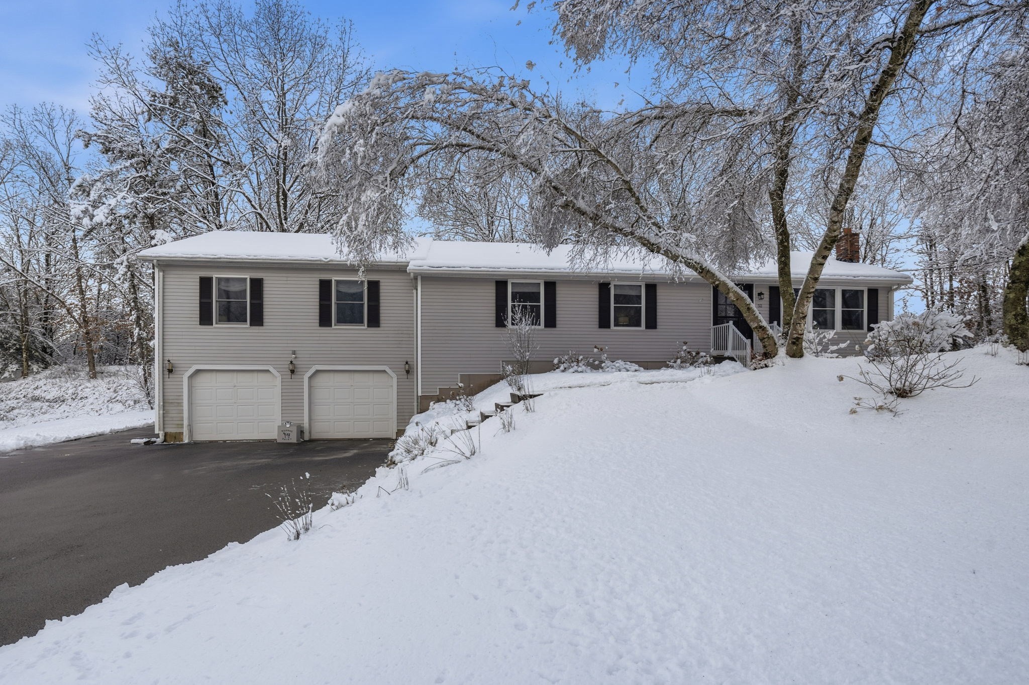 52 Montclair Dr, North Attleboro, MA 02760