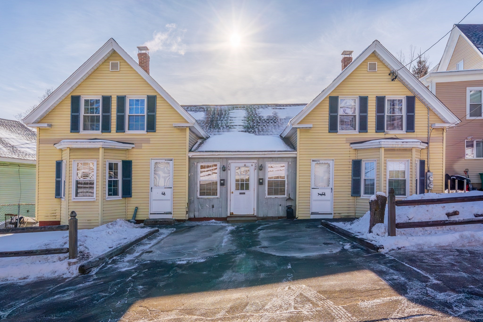 208 Laurel St, Fitchburg, MA 01420