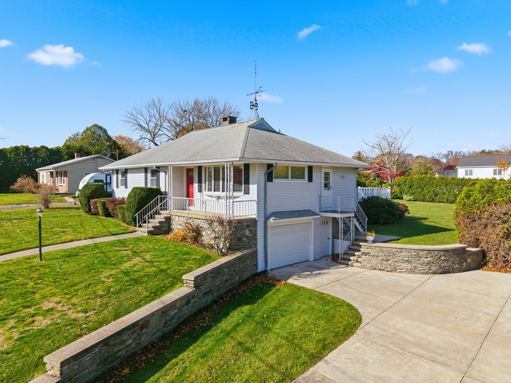 9 Monmouth St, Acushnet, MA 02743