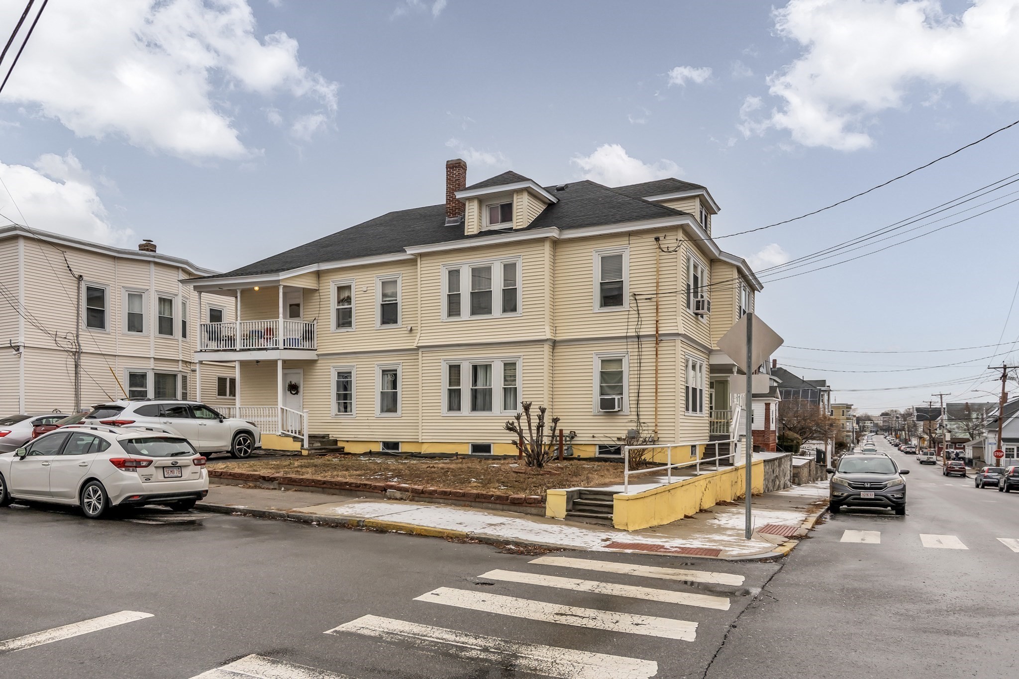 87 Brookfield St, Lawrence, MA 01843