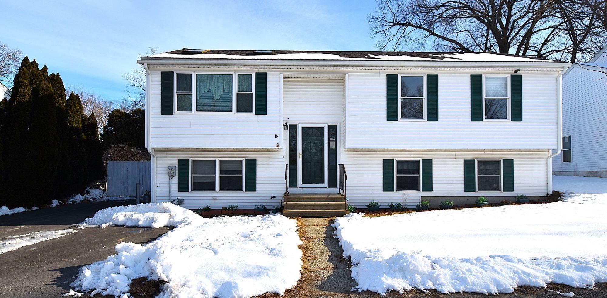 16 Arborwood Dr, Worcester, MA 01604