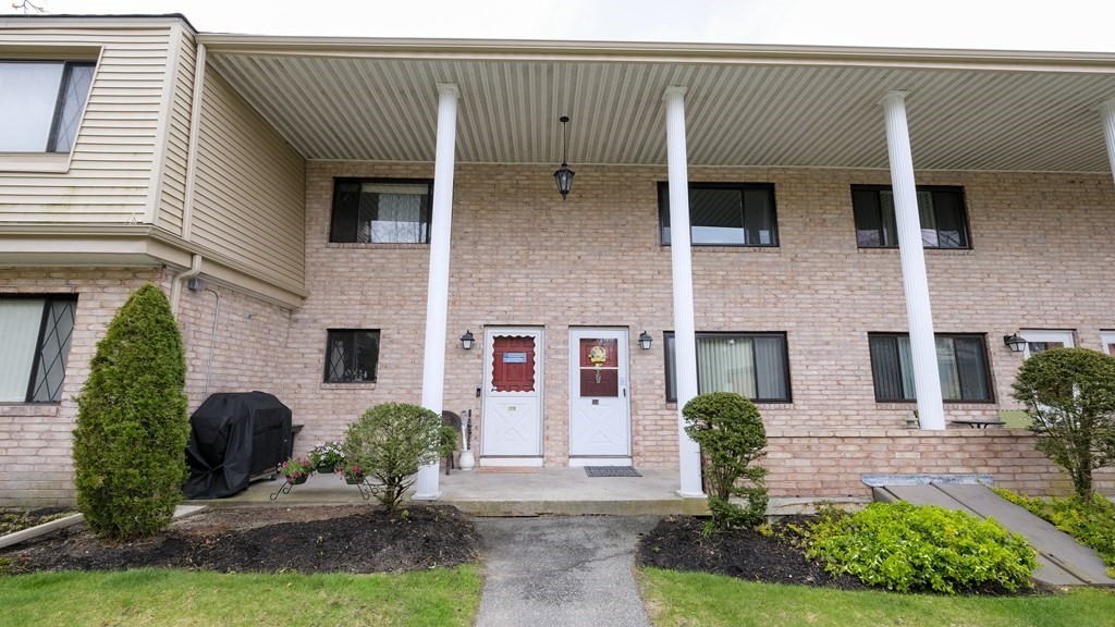 183 Farrwood Dr Unit 183, Haverhill, MA 01835