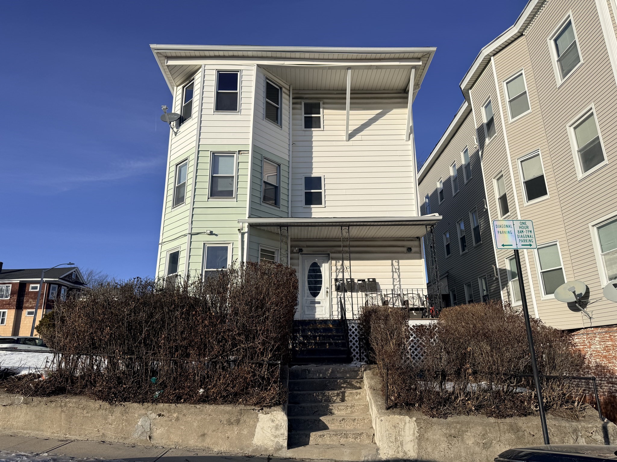 103 Hamilton St, Worcester, MA 01604