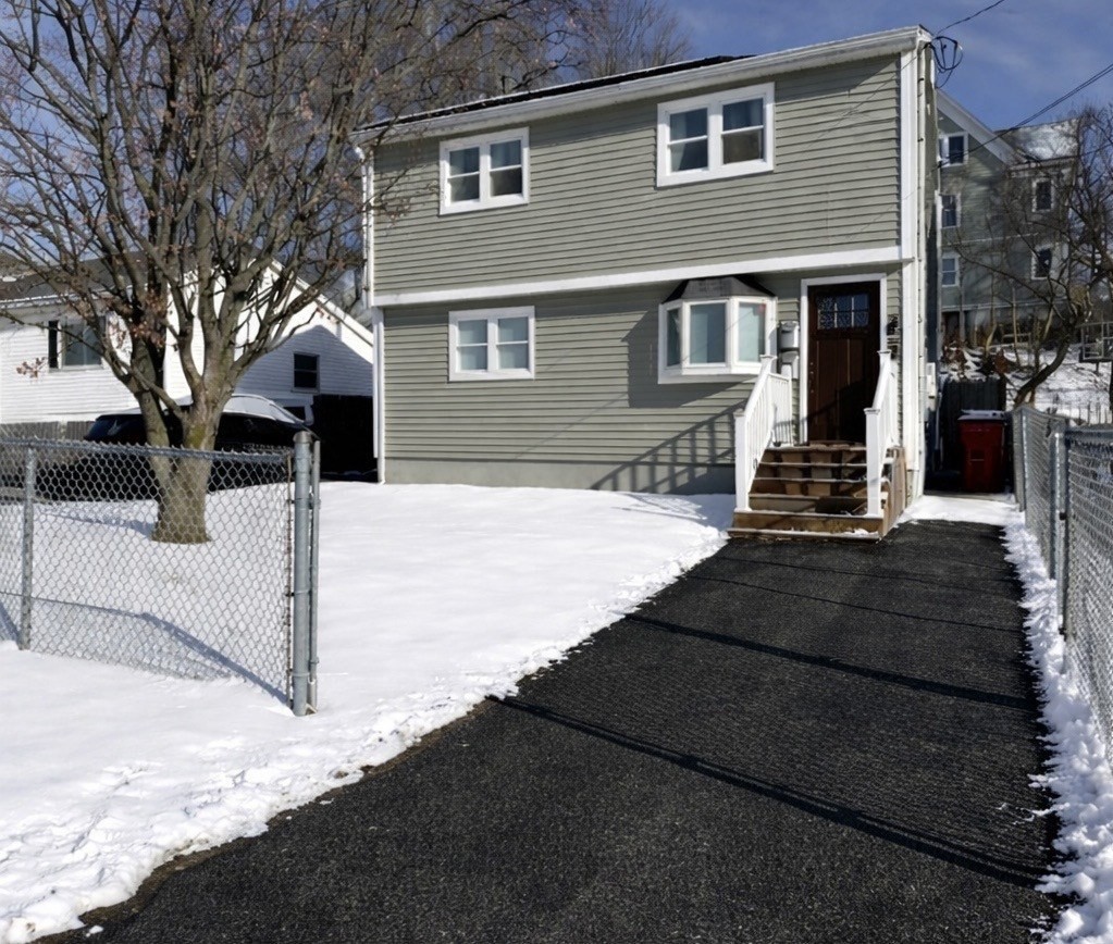 254 Pleasant St, Lowell, MA 01852