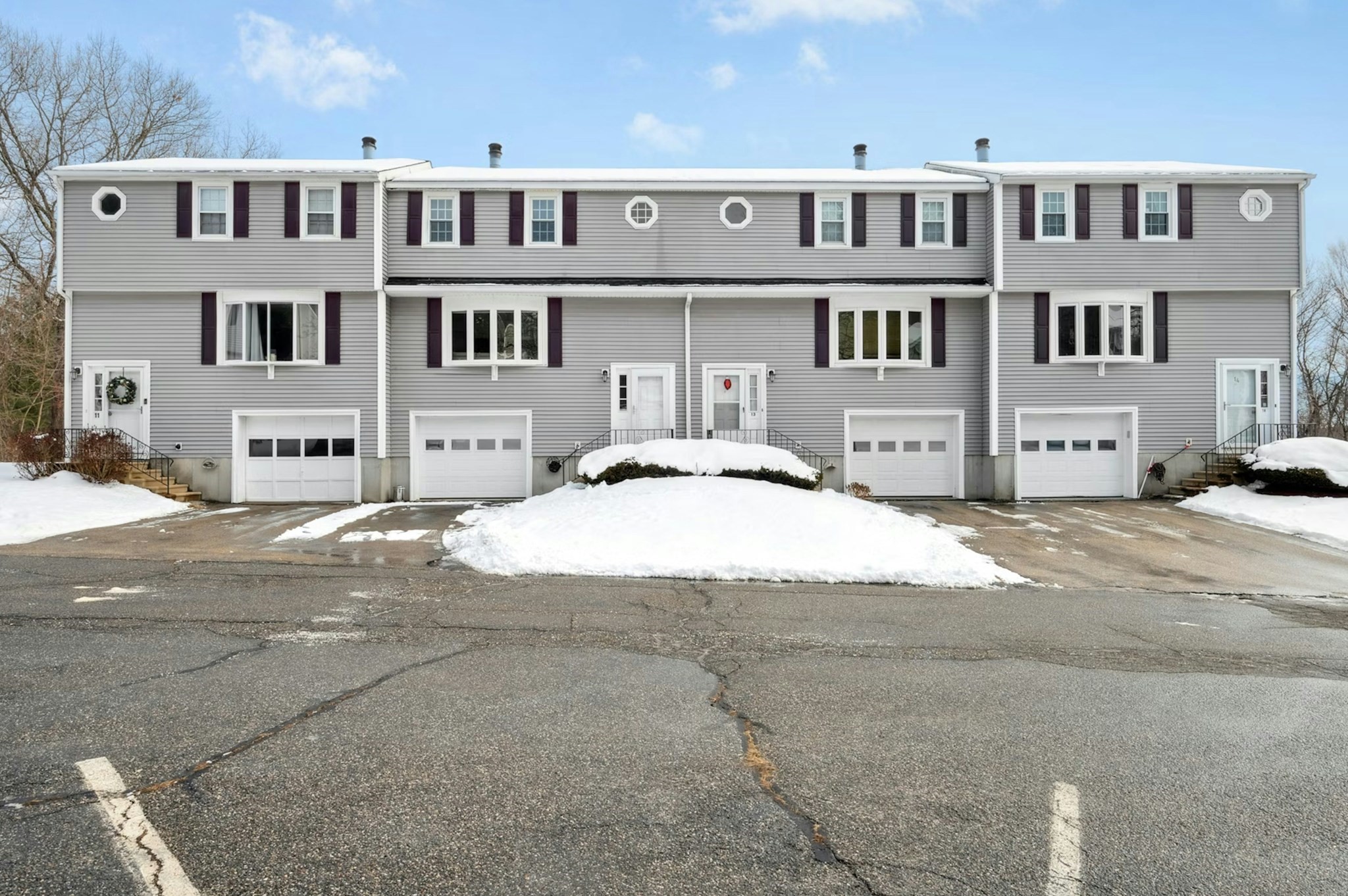 12 Village Green Unit 12, Millbury, MA 01527