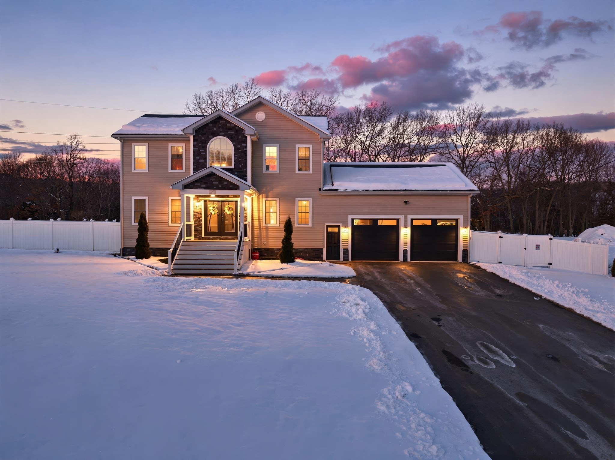 5 Nottingham Cir, Swansea, MA 02777