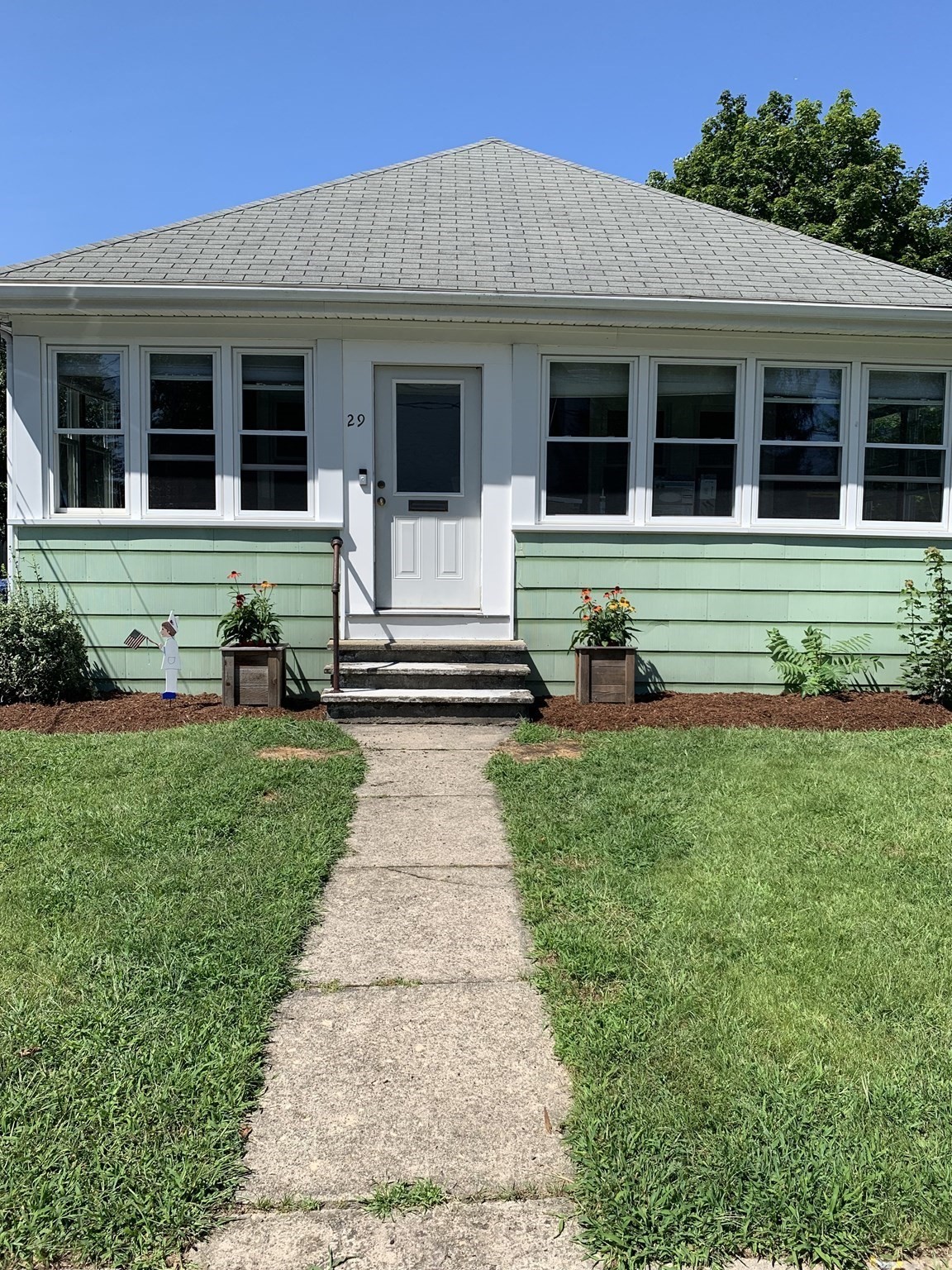 29 Saint Michael Rd, Braintree, MA 02184