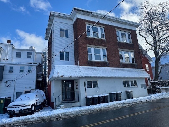 8 Nichols St, Gardner, MA 01440