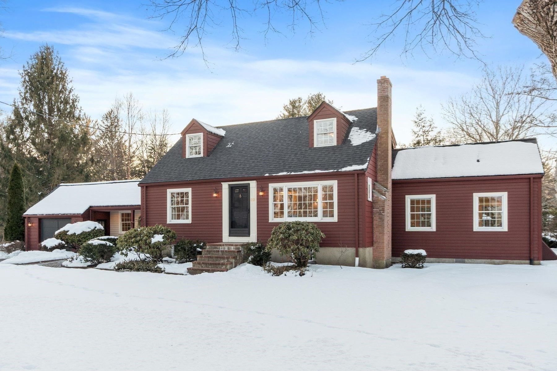 82 Ash St, Concord, MA 01742