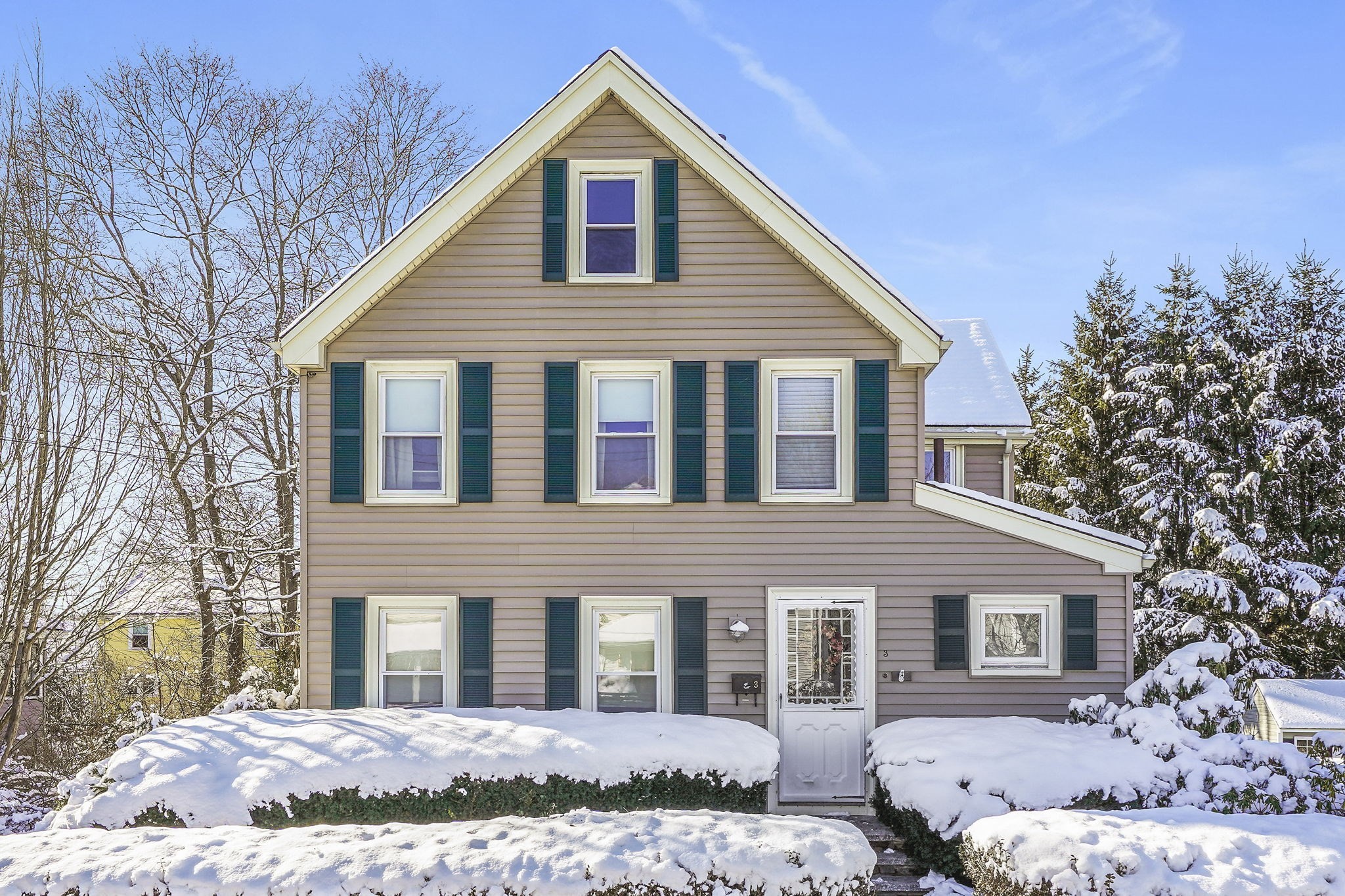3 Horton Pl, Milton, MA 02186