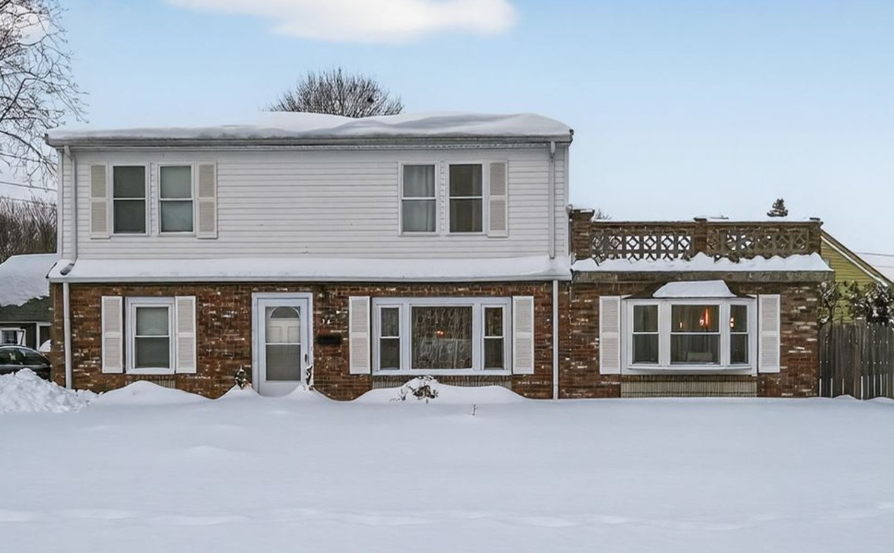 74 Alandale Pkwy, Norwood, MA 02062