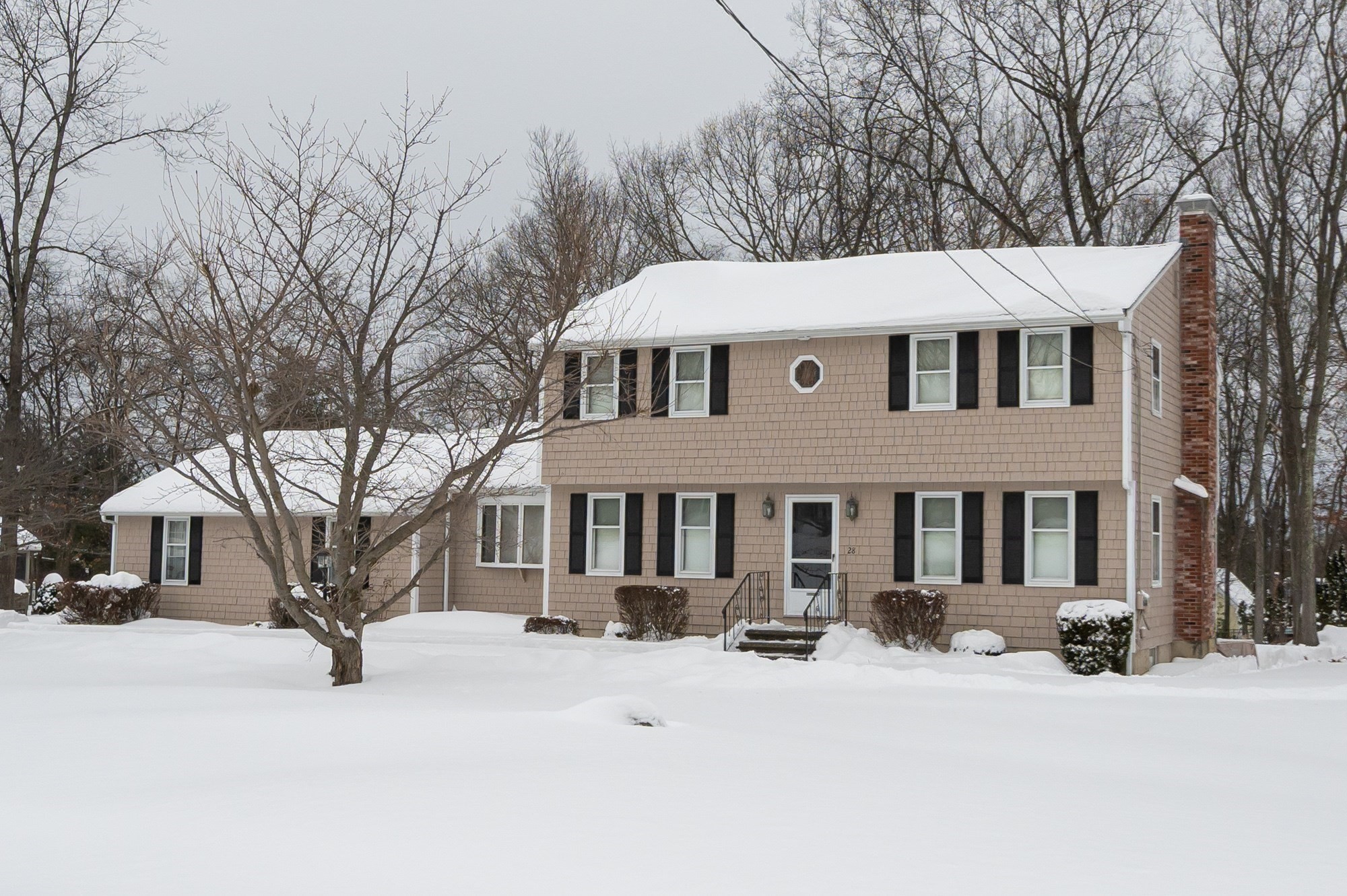 28 Bridle Path Rd, Dracut, MA 01826