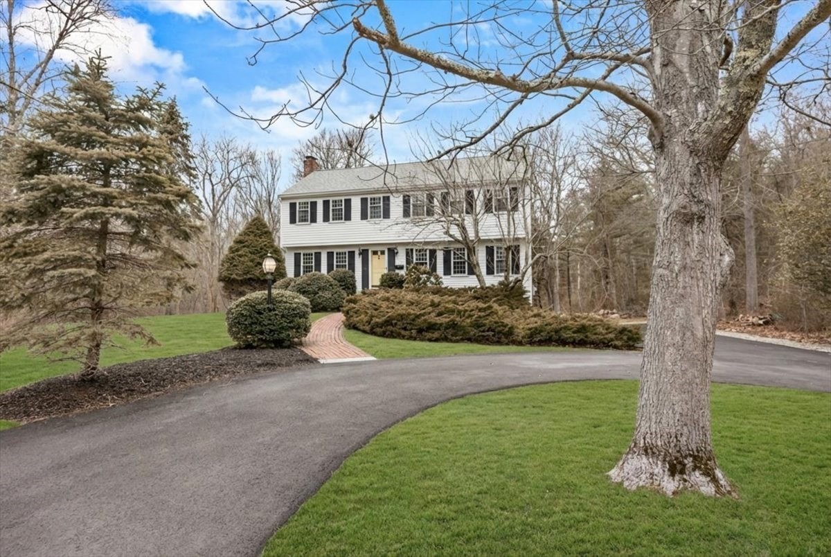 71 Ledgewood Dr, Cohasset, MA 02025