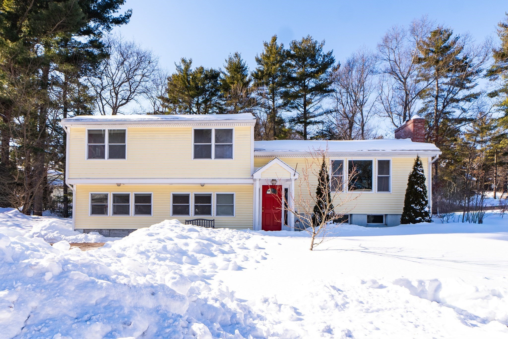 17 Fairview Rd, Medfield, MA 02052